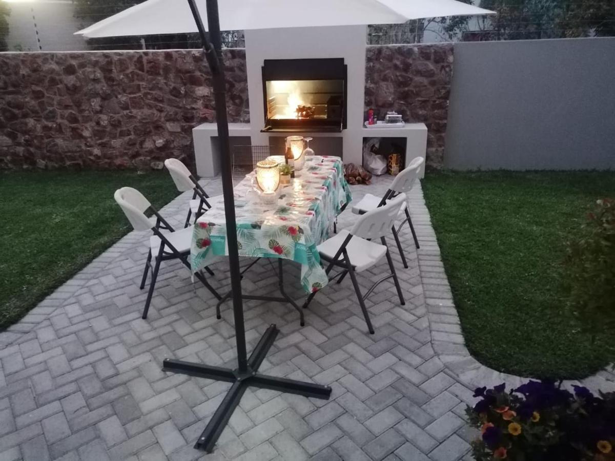 Elizabeth House Hotel Hermanus Bagian luar foto