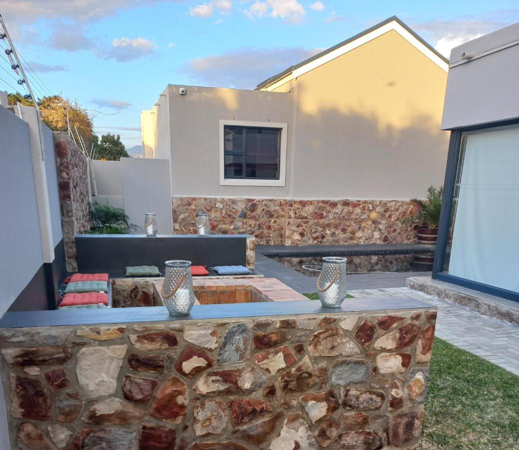 Elizabeth House Hotel Hermanus Bagian luar foto