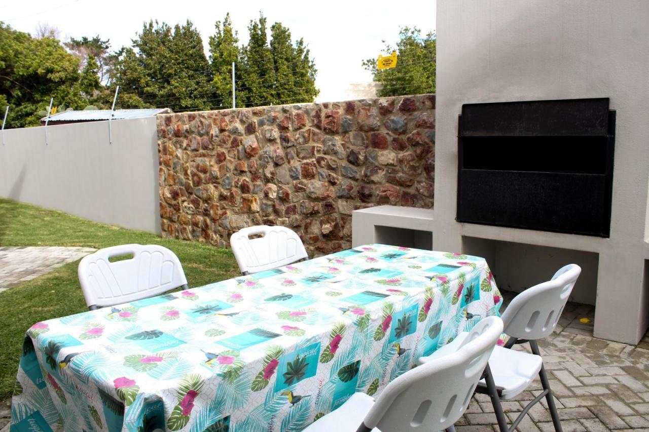Elizabeth House Hotel Hermanus Bagian luar foto