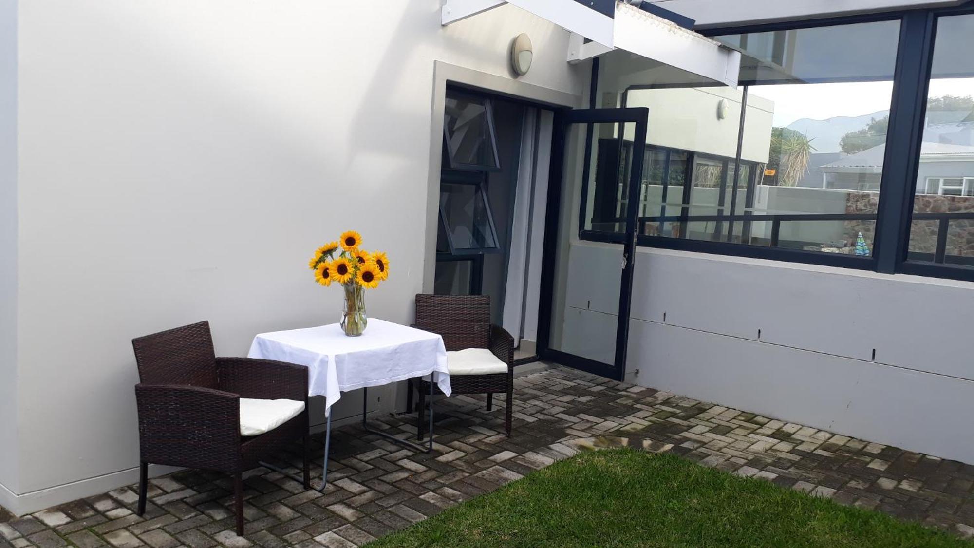 Elizabeth House Hotel Hermanus Bagian luar foto